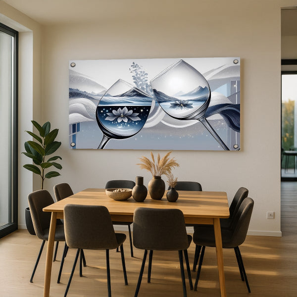 תמונת זכוכית עם גביעי יין, פרחי לוטוס ונוף הררי בגווני כסף וכחול