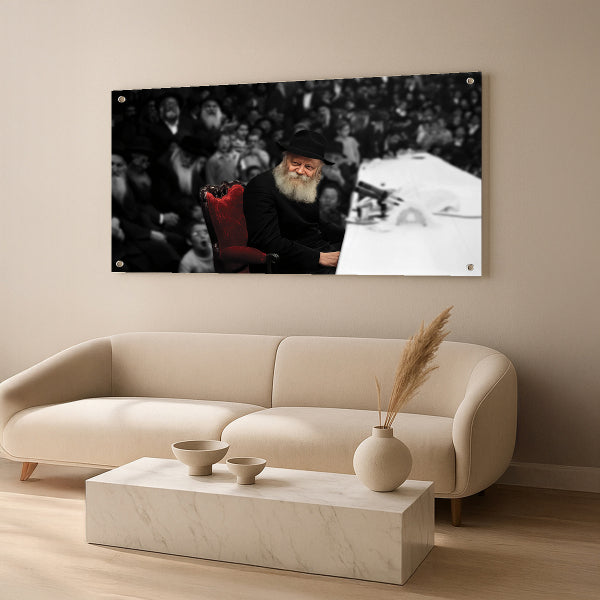 הרבי מחב״ד מול קהל עם כיסא אדום – תמונות לבית