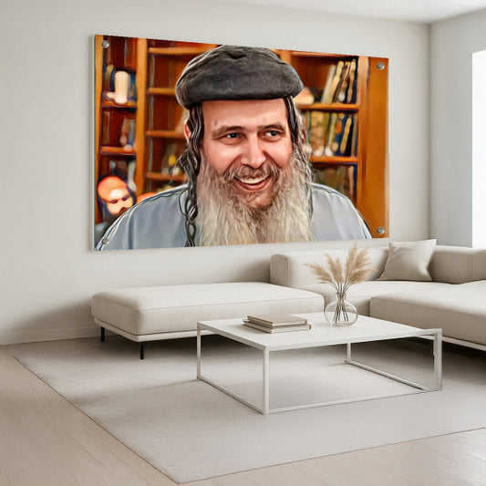 הרב שלום ארוש בחיוך חם בין ספרי התורה – תמונת זכוכית יוקרתית