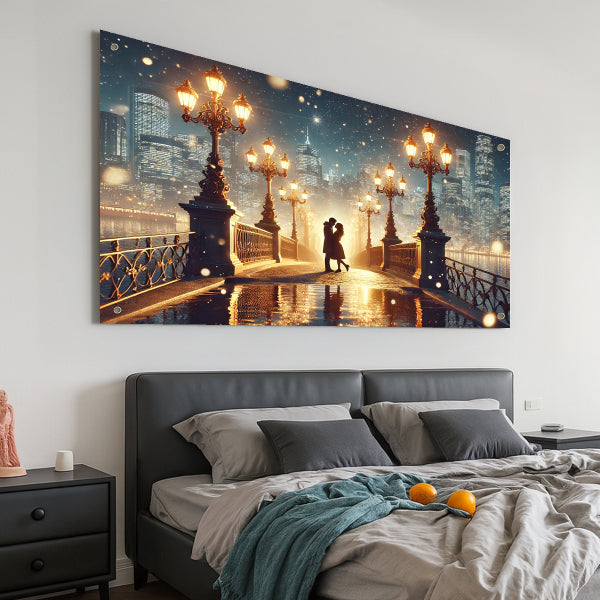 זוג רומנטי על גשר מואר בלילה בעיר