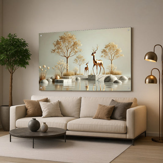 תמונת זכוכית זוג איילים מוזהבים על רקע עצים ומים רגועים – תמונות לבית