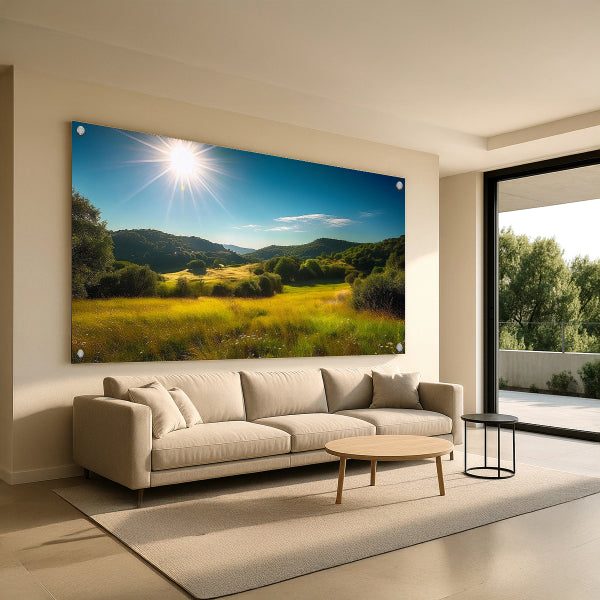 תמונת זכוכית של שדות ירוקים באור שמש טבעי – נוף מרגיע לסלון