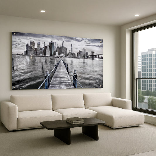 תמונות לסלון - מזח עץ מול קו רקיע עירוני בשחור לבן