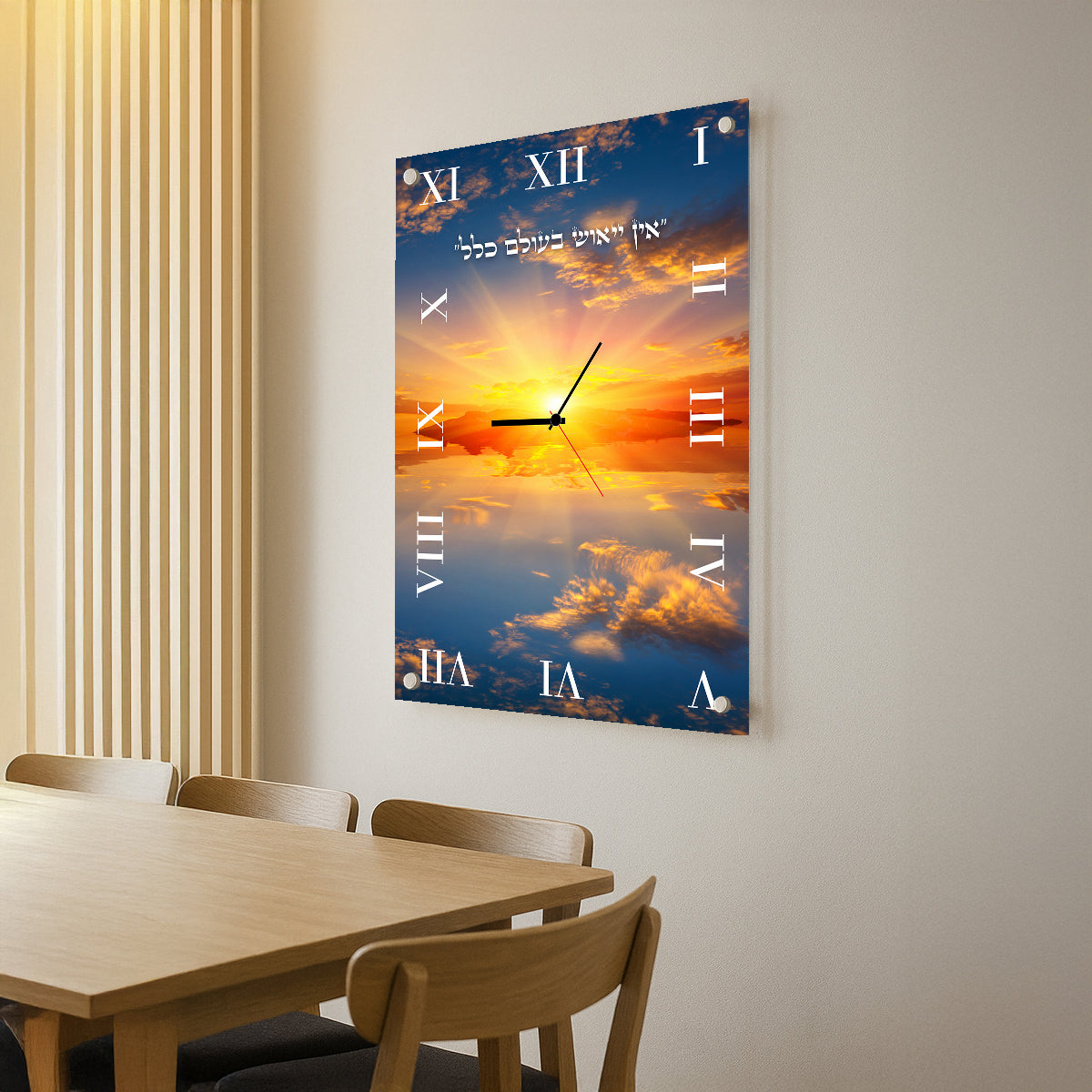 שעון זכוכית שקיעה והשתקפות בים