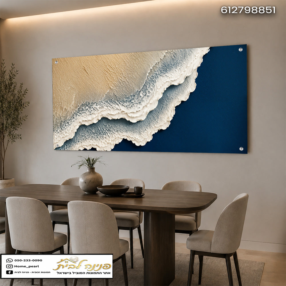 עיצוב של גלי ים בצבעים מרגיעים בחדר אוכל מודרני עם תמונה