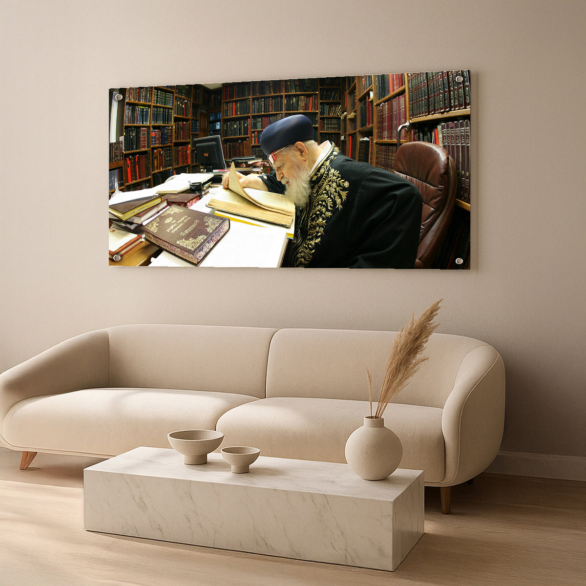 הרב עובדיה לומד תורה – ספרייה עתיקה