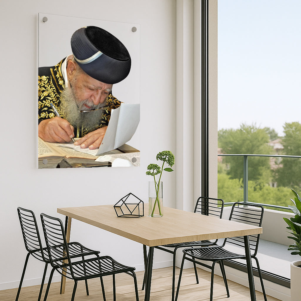 הרב עובדיה כותב תורה – תמונות זכוכית