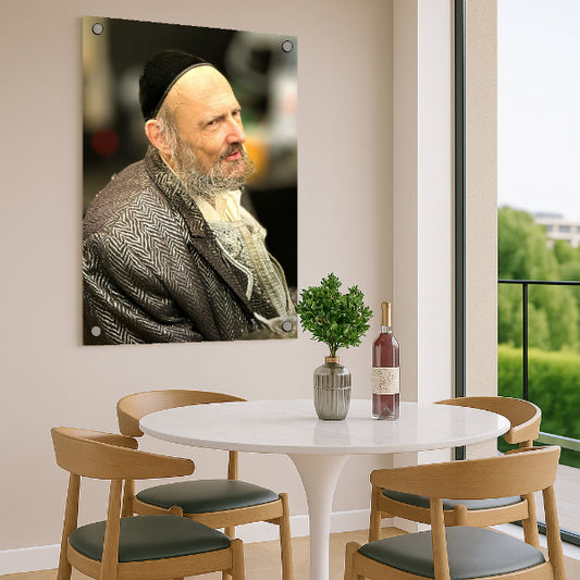 הרב קוק במעיל כהה על רקע מטושטש – תמונות נוי