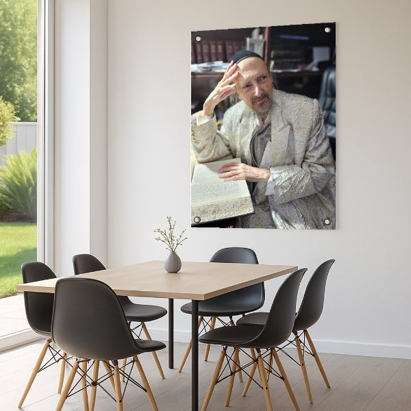 דיוקן הרב קוק עם ספר פתוח – תמונות לבית