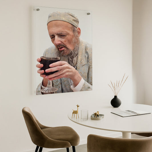 הרב קוק בקידוש עם גביע יין – הדפסה על זכוכית