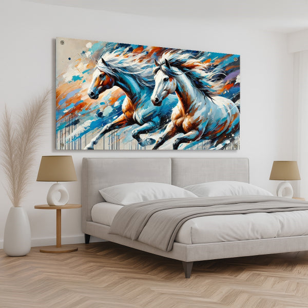 שני סוסים דוהרים על רקע צבעוני - תמונות נוי